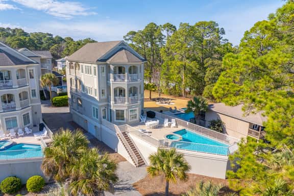 3 Urchin Manor