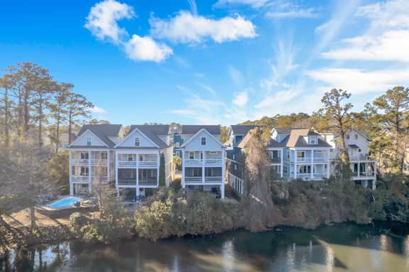 25 Sandcastle Court