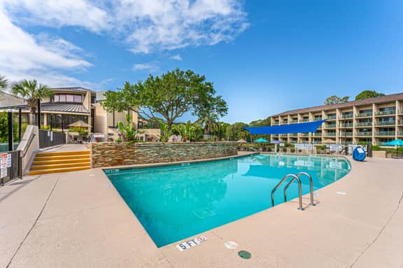 6105 Island Club