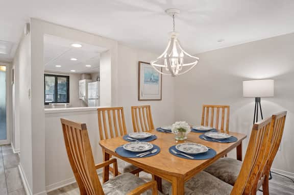 6105 Island Club