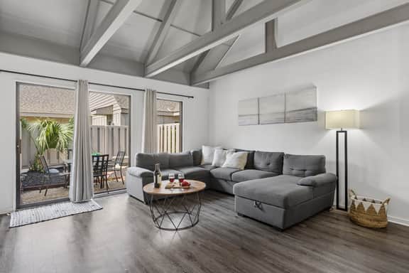 763 Queens Grant - Image 2