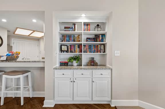 2315 Windsor Place - Image 2