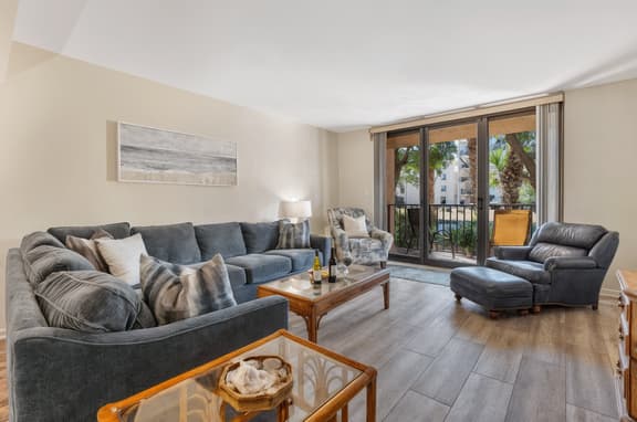 6105 Island Club